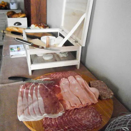 Alojamento de Acomodação e Pequeno-almoço Le Charhido