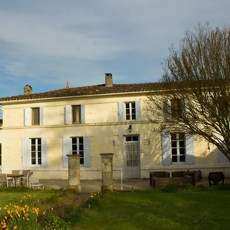 לינה וארוחת בוקר Le Charhido