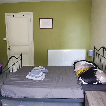 לינה וארוחת בוקר Le Charhido 3*