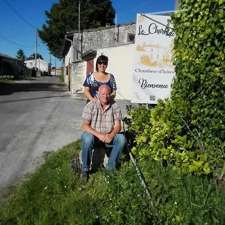 לינה וארוחת בוקר Le Charhido