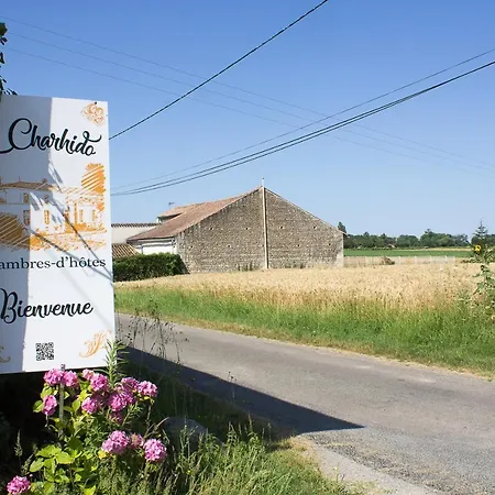 לינה וארוחת בוקר Le Charhido 3*